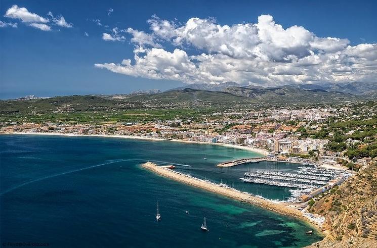 Une baie avec la mer