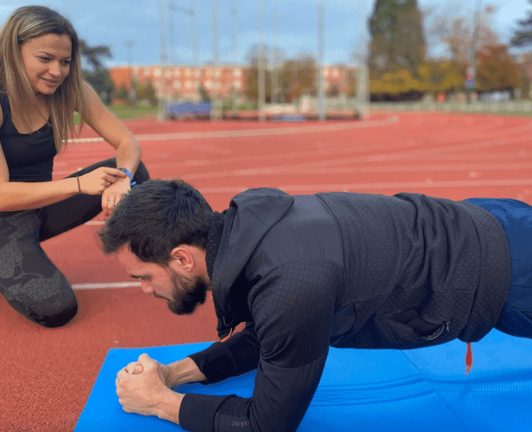 Julie Marcou en train de coacher une personne