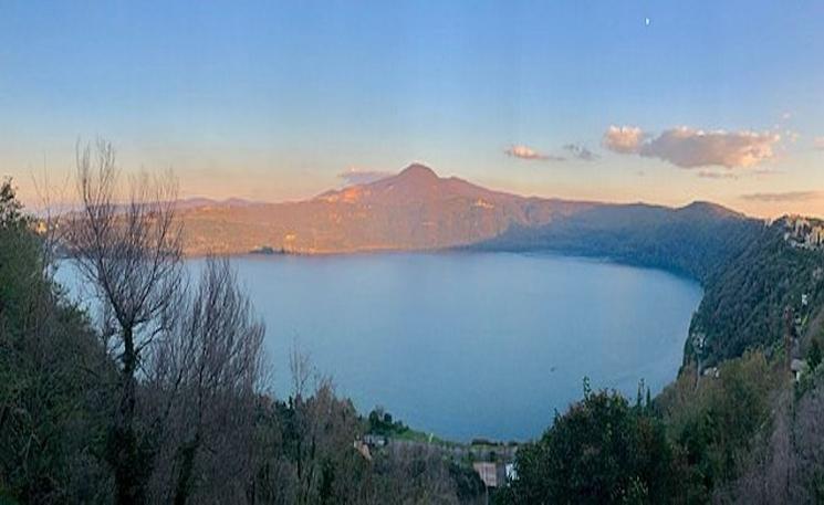 Lago Albano, Wikimedia commons, Auteur : Sonse