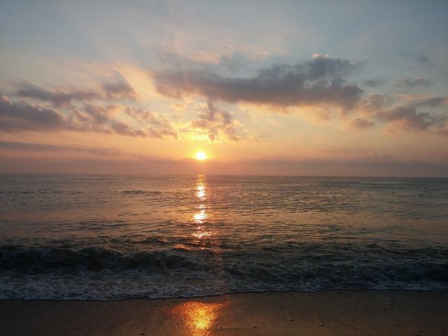 Lever de soleil sur la plage