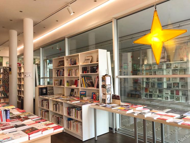 L'intérieur de la librairie Zadig à Berlin