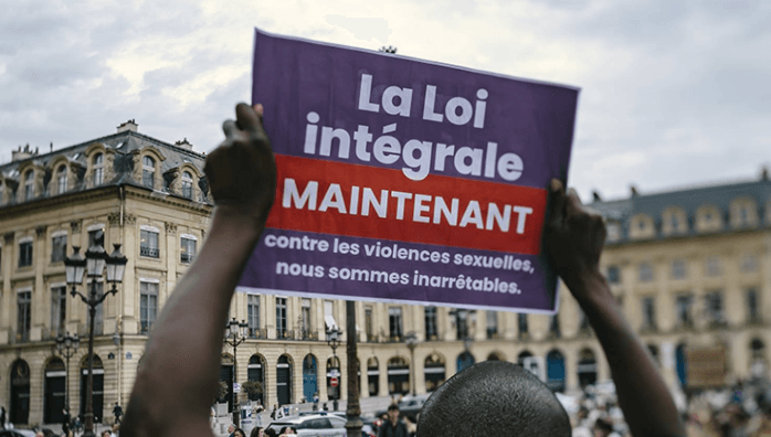 les violences en expatriations sont souvent invisibles, une affiche de manifestation 