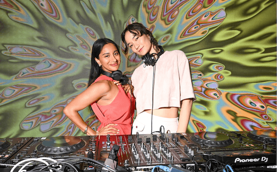 Amrit Tietz, Mona Matsuoka vêtues de Longchamp