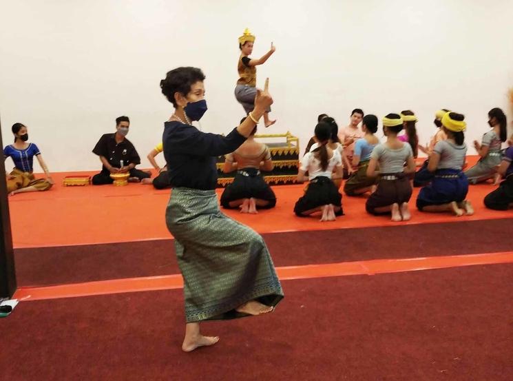 madame Om Yuk Vandy, professeure de danse classique à l’université des Beaux-Arts