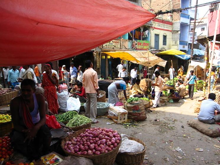 Un marché de fruits et légumes dans le Bihar en Inde