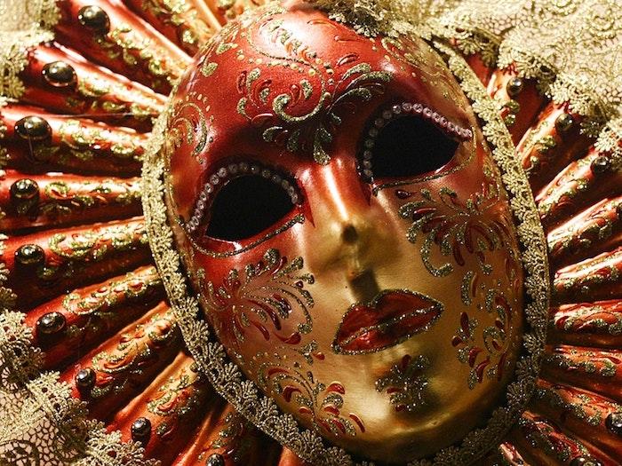 Un masque de carnaval typique d'Italie