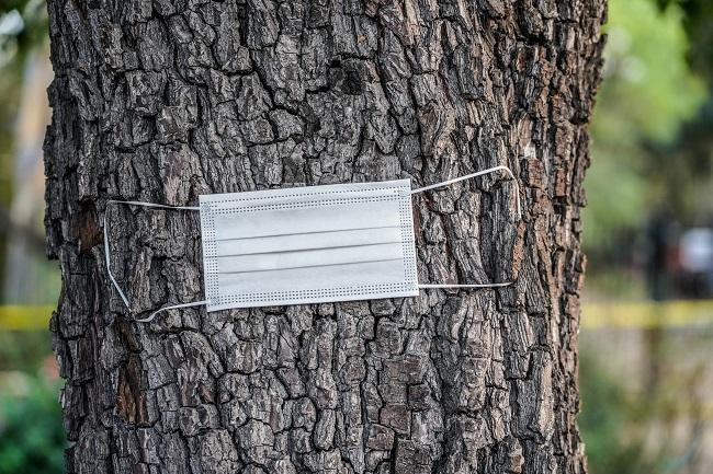 masque covid dans un parc en catalogne