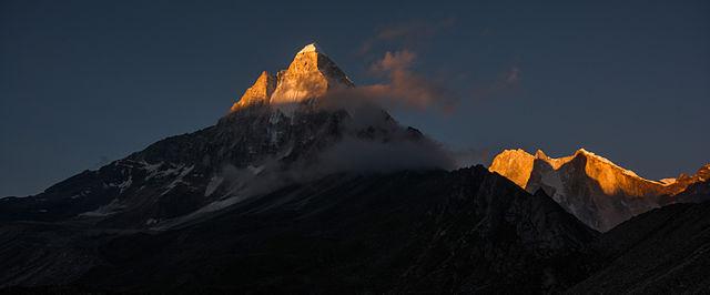 Le mont Meru dans l'Himalaya