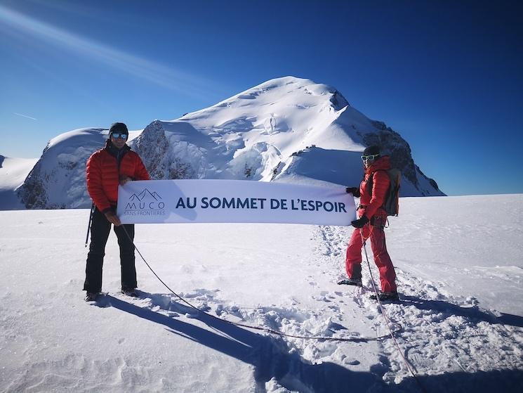 Muco sans frontières en haut d'un sommet