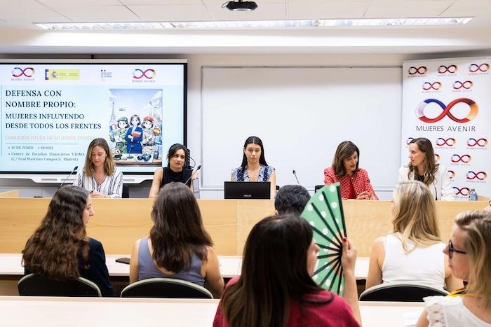 reunion de mujeres avenir à madrid