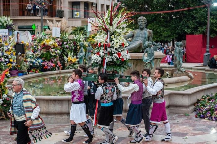 Ofrenda pendant les Fallas à Valence