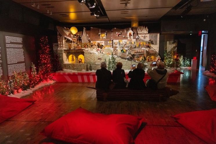 Vitrine de Noël à l'intérieur du musée