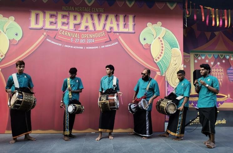 Des spectacles traditionnels auront lieu à l'Indian Heritage Centre durant Deepavali.