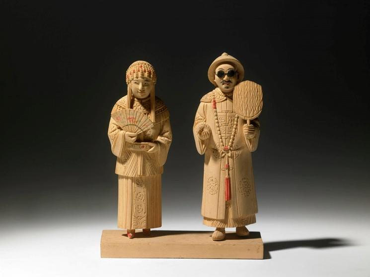 180 figurines en bois ont été offertes a l'amiral Jules Le Bigot.