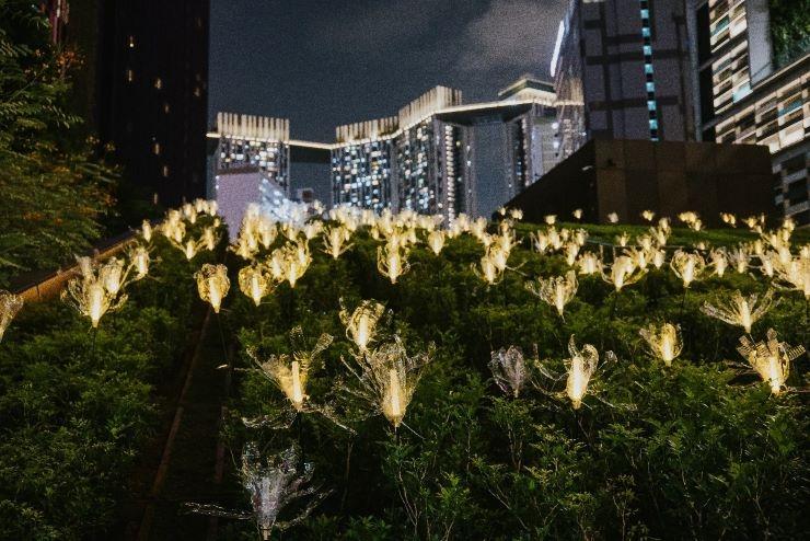 BottleBlooms de Yun est une installation à base de bouteilles de plastique recyclées.