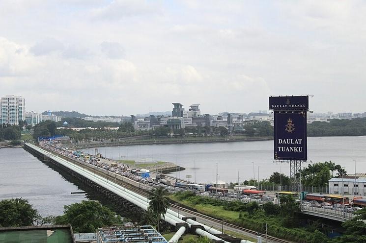 L'eau importee de Malaisie satisfait 40% de la demande d'eau de Singapour.