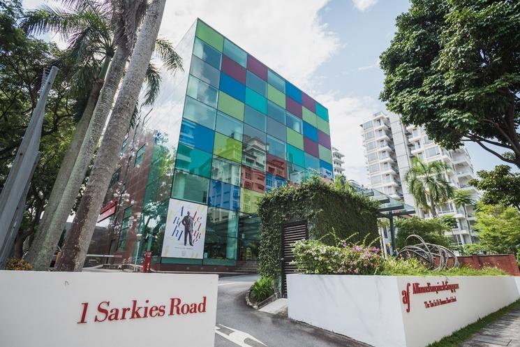 L'Alliance Française de Singapour est située Sarkies Road.