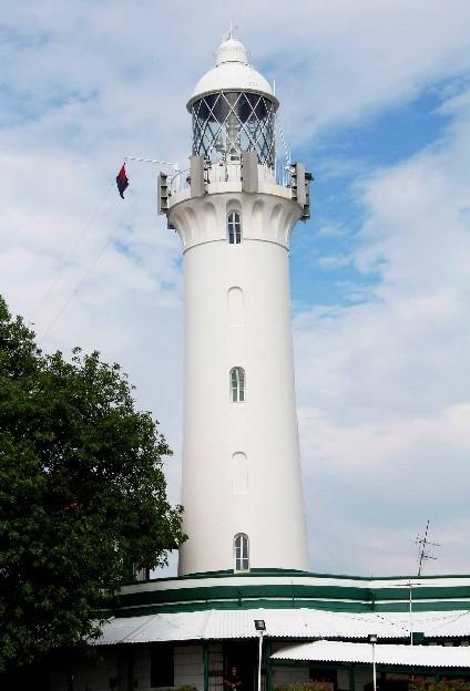 Visitez le phare Raffles.