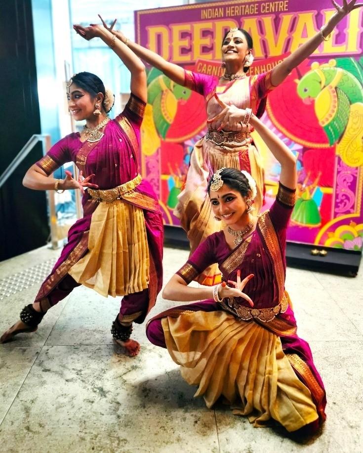 Durant Deepavali, l'Indian Heritage Centre organise des spectacles de danse.