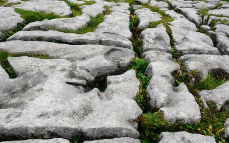 pierres de calcaire au parc du Burren