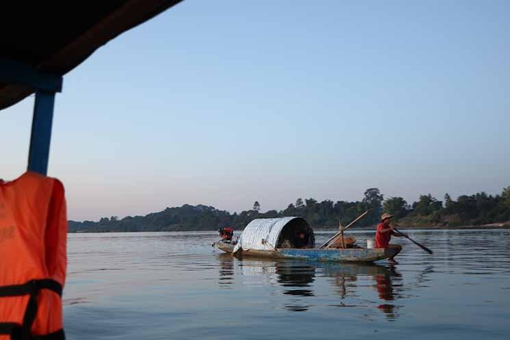 pecheurs cambodgiens sur un bateau copy 9_0.jpg 