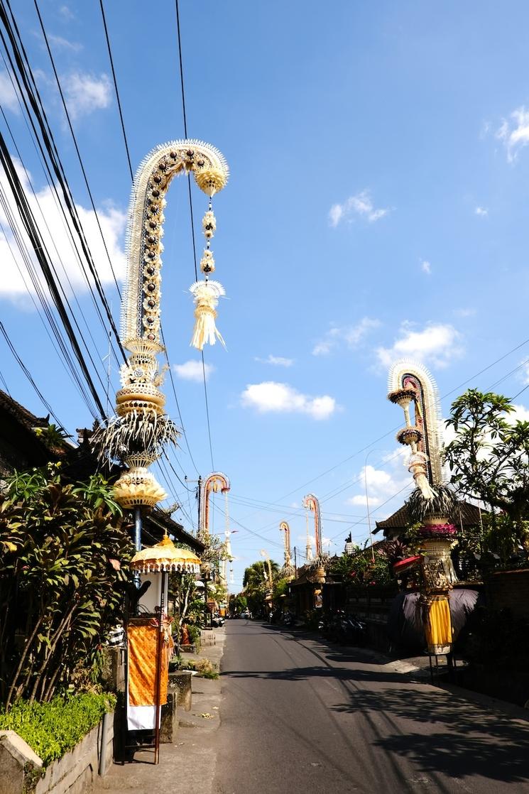 penjor-rue-bali-indonésie
