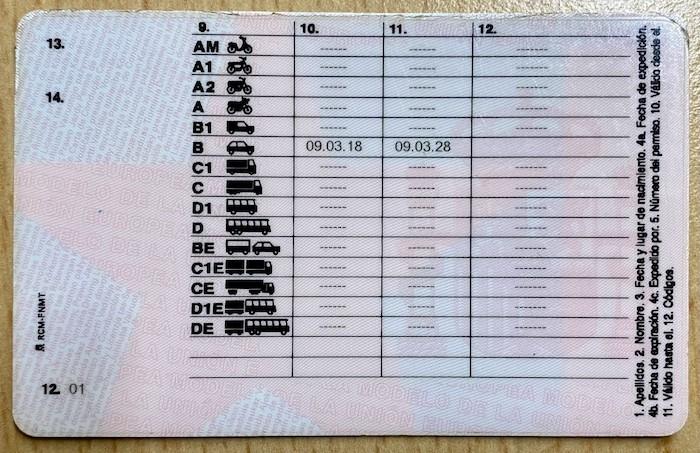 un permis de conduire avec le code 01