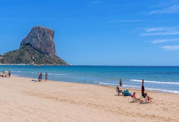 plage arenal bol a calpe dans la province d'alicante