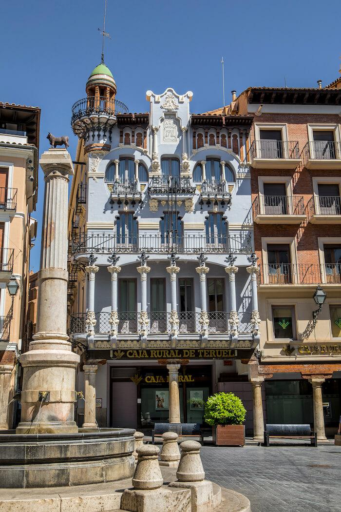 la célèbre Plaza del torico à Teruel