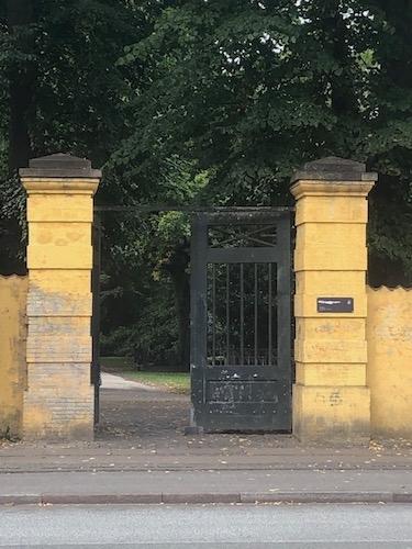 porte d'entree du cimetière assistens à Copenhague 