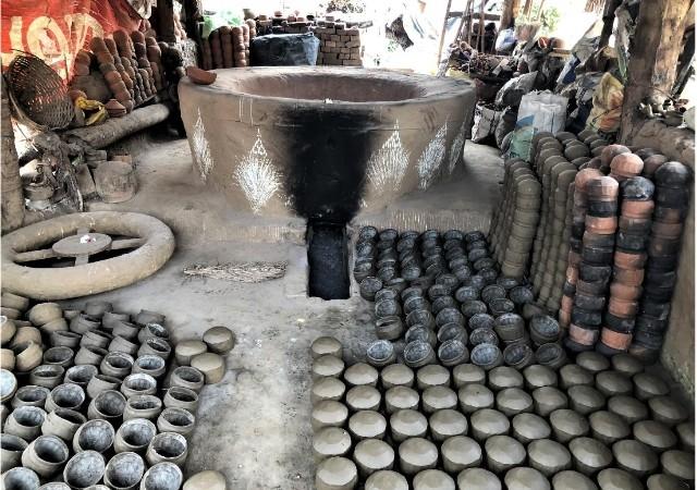 Fabrique de pots en terre pour la conservation de l'eau