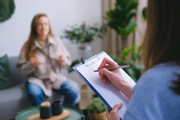 Psychologue française au Vietnam en charge de la Cellule d’Écoute Jeunesse