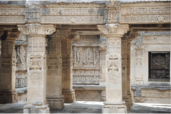 Le puits à degrés Rani-ki-Vav dans le Gujarat