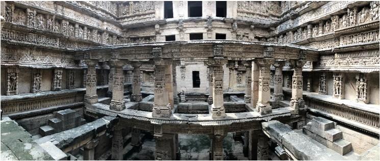 le puits à degrés Adalaj Vav dans le Gujarat