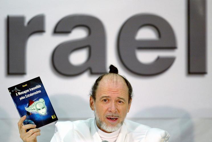 rael écrit des livres 