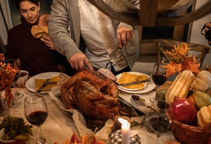 Dinde sur la table de fête