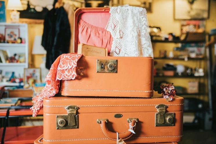 retour d'expatriation, la nostalgie sur une plage en Asie