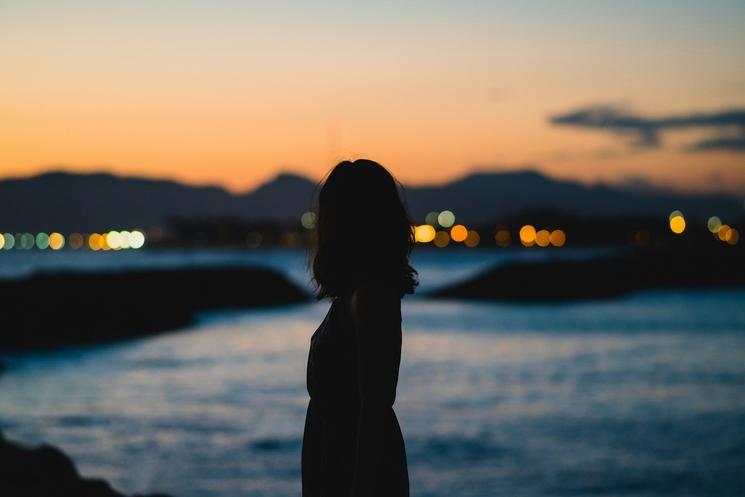 retour d'expatriation, la nostalgie sur une plage en Asie