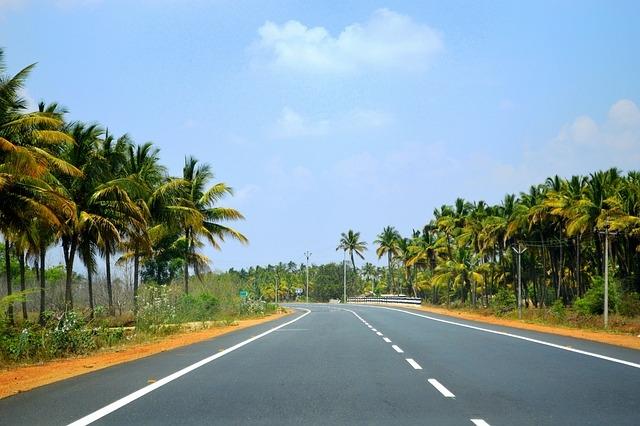 Une route dans l'Etat du Tamil Nadu 