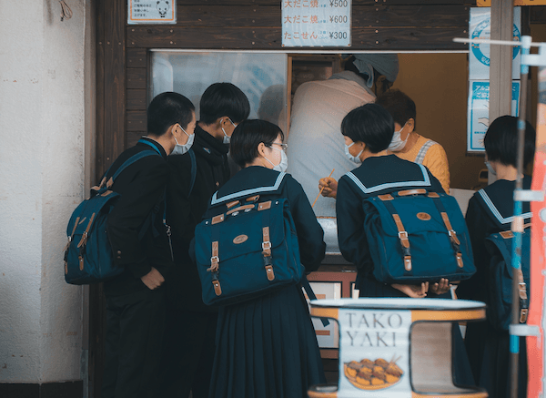 le sac à dos uniforme et normé