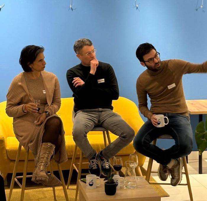 Apéritif Réseau Emploi à Madrid le 27 février 2026 entouré de Romain Le Boulaire et Alejandra Banegas