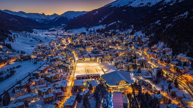 la station luxeuse de ski de davos 