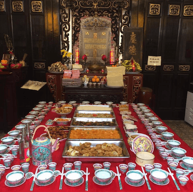 Banquet dans le bâtiment réservé aux fidèles (© Mission Taoïste de Singapour)
