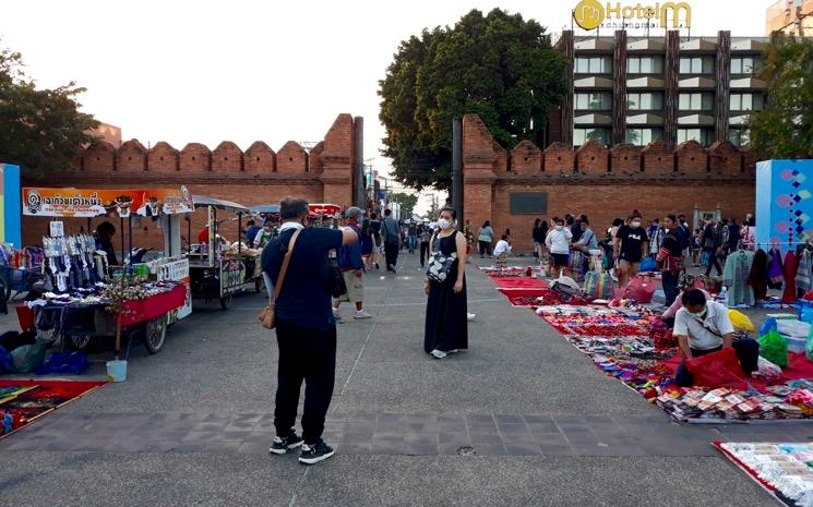 touriste thapae gate 