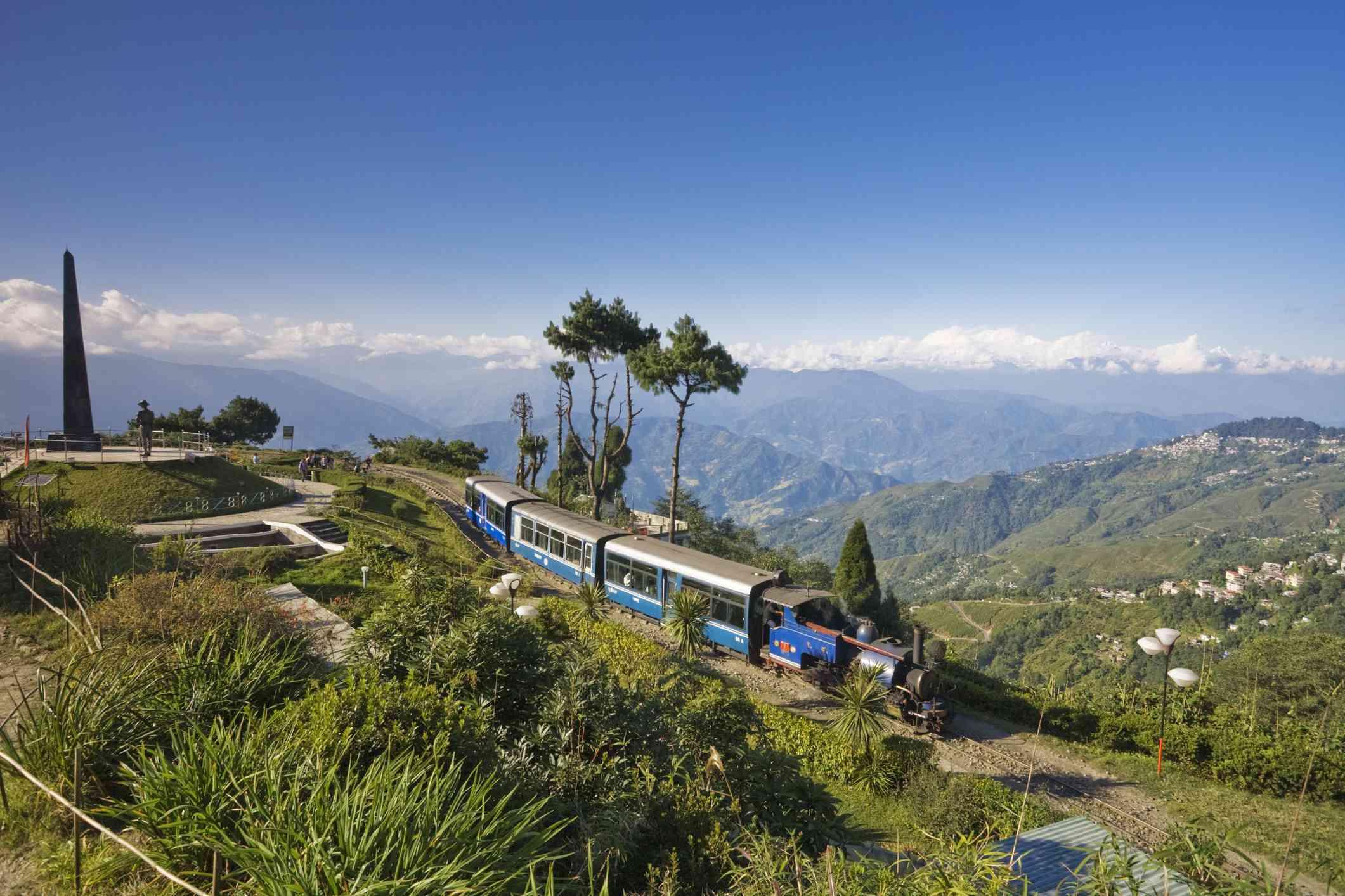 toy train darjeeling