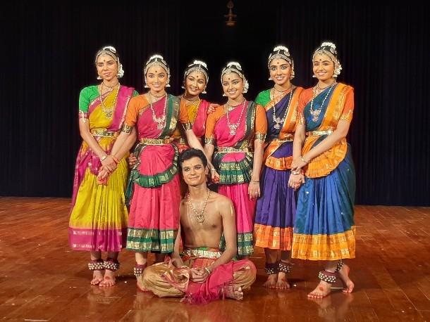 troupe de danseurs de bharata natyam