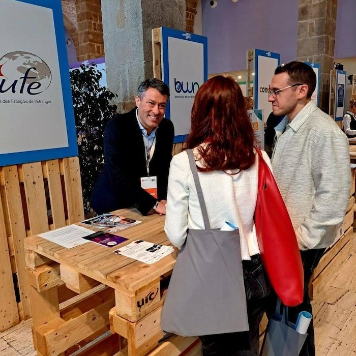 Pierre Olivier Bousquet au Barcelona International Community Day 2025 du 25 octobre 2025 étant l’unique stand associatif français du Salon