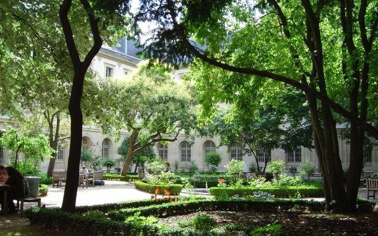 Cloître de l'ENS Ulm, un des campus de PSL