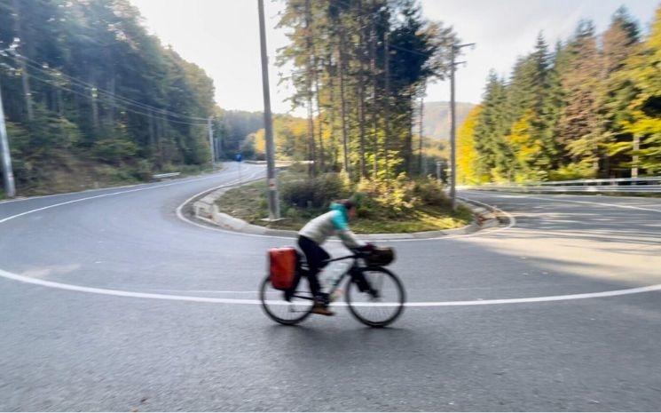 Charlotte Bacquaert lors de sa traversée à vélo