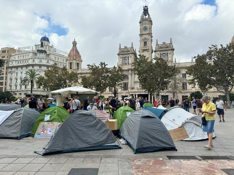 des tentes place de la mairie a valencia